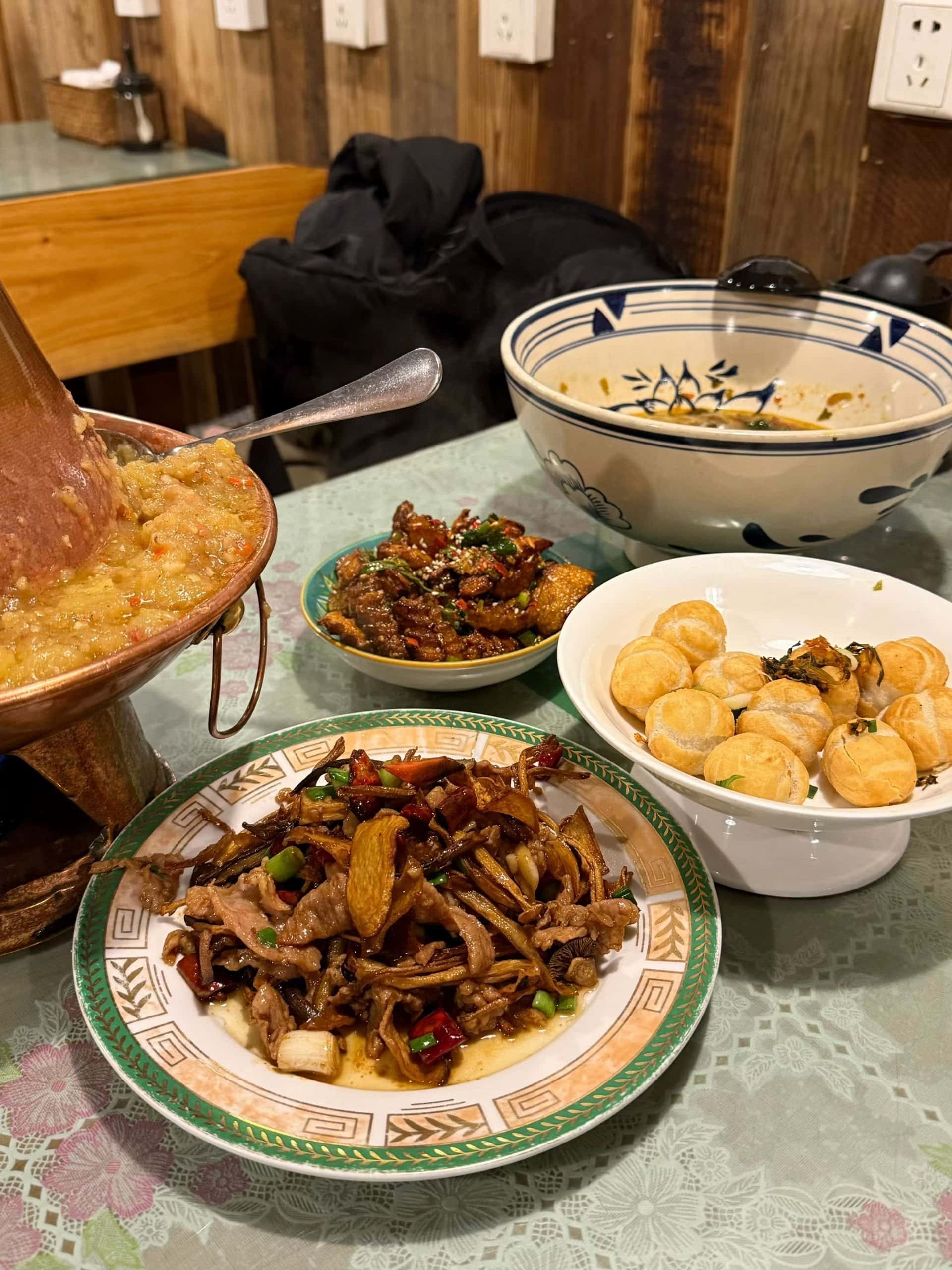 蜗牛小馆醉乡民谣云南菜(惠新西里店) 点评图片 1